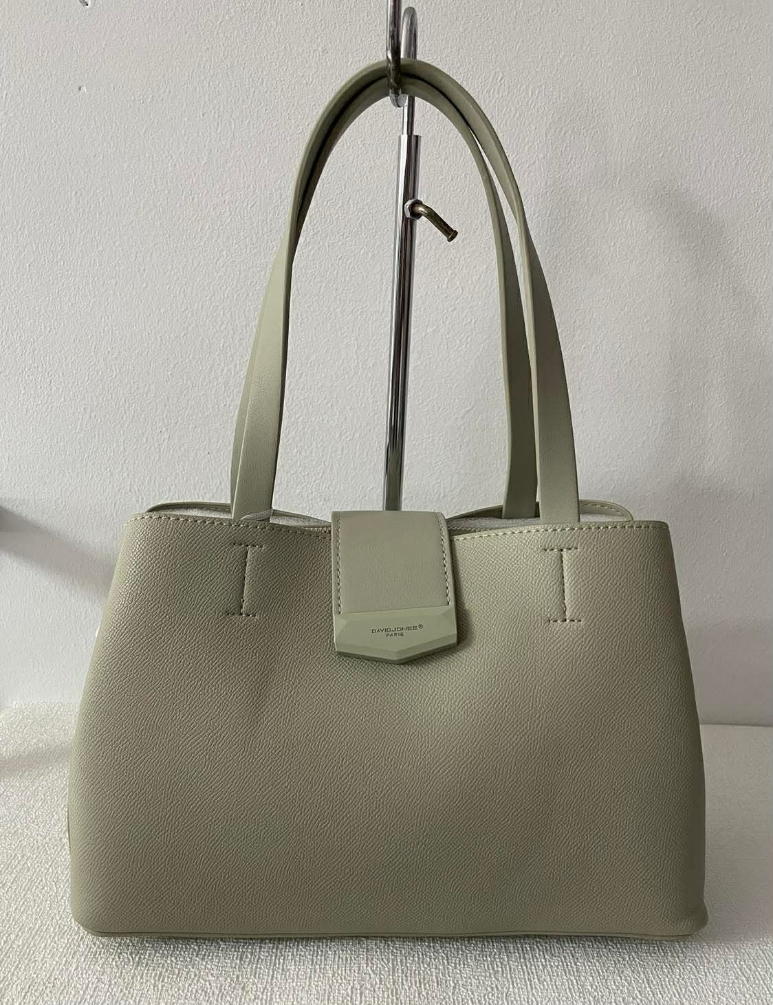 https://accessoiresmodes.com//storage/photos/360/DAVID JONES/received_1669843454118545.jpeg